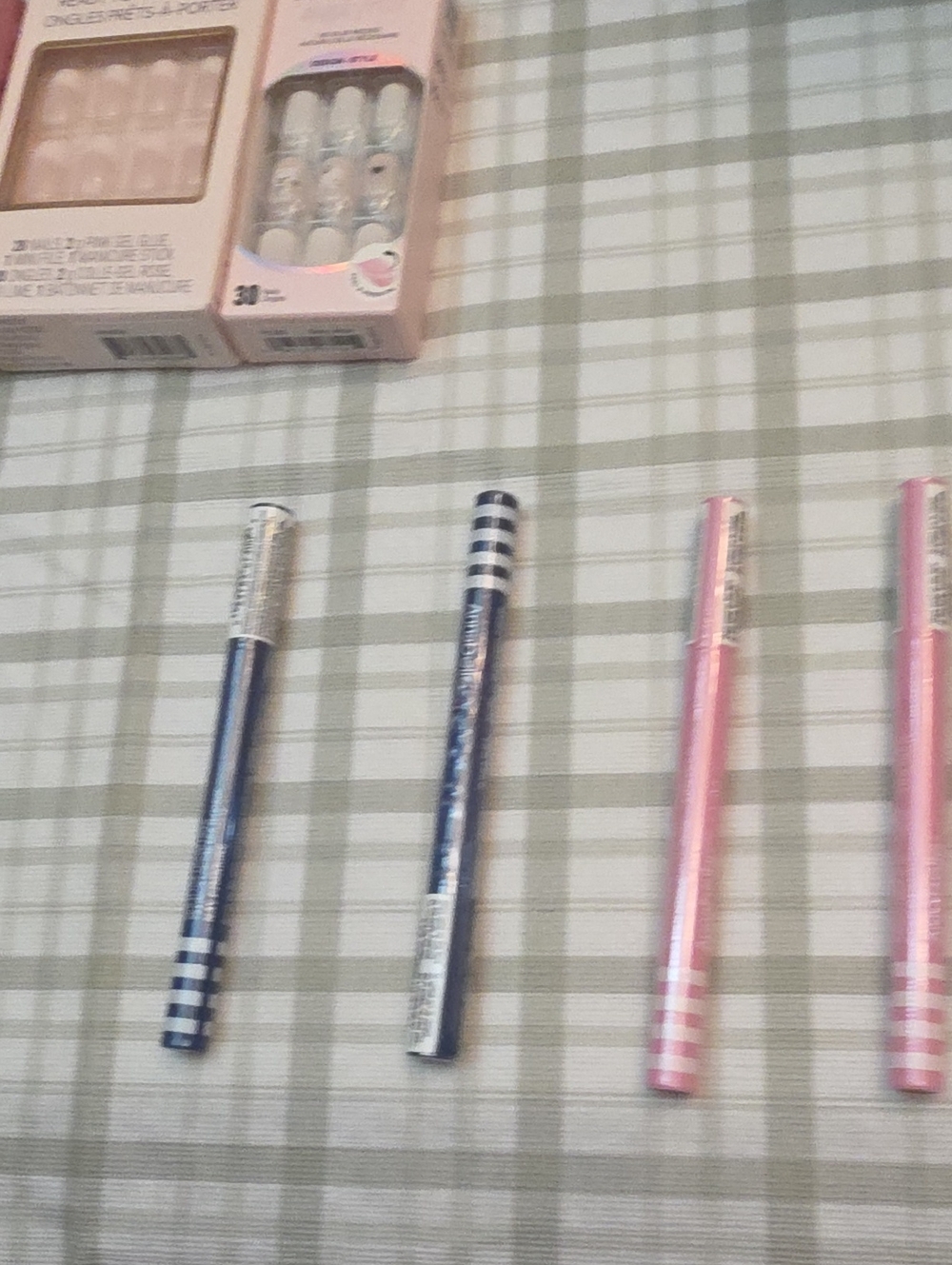 Waterproof Liquid Eyeliner Pen — Pink and Navy Shades
